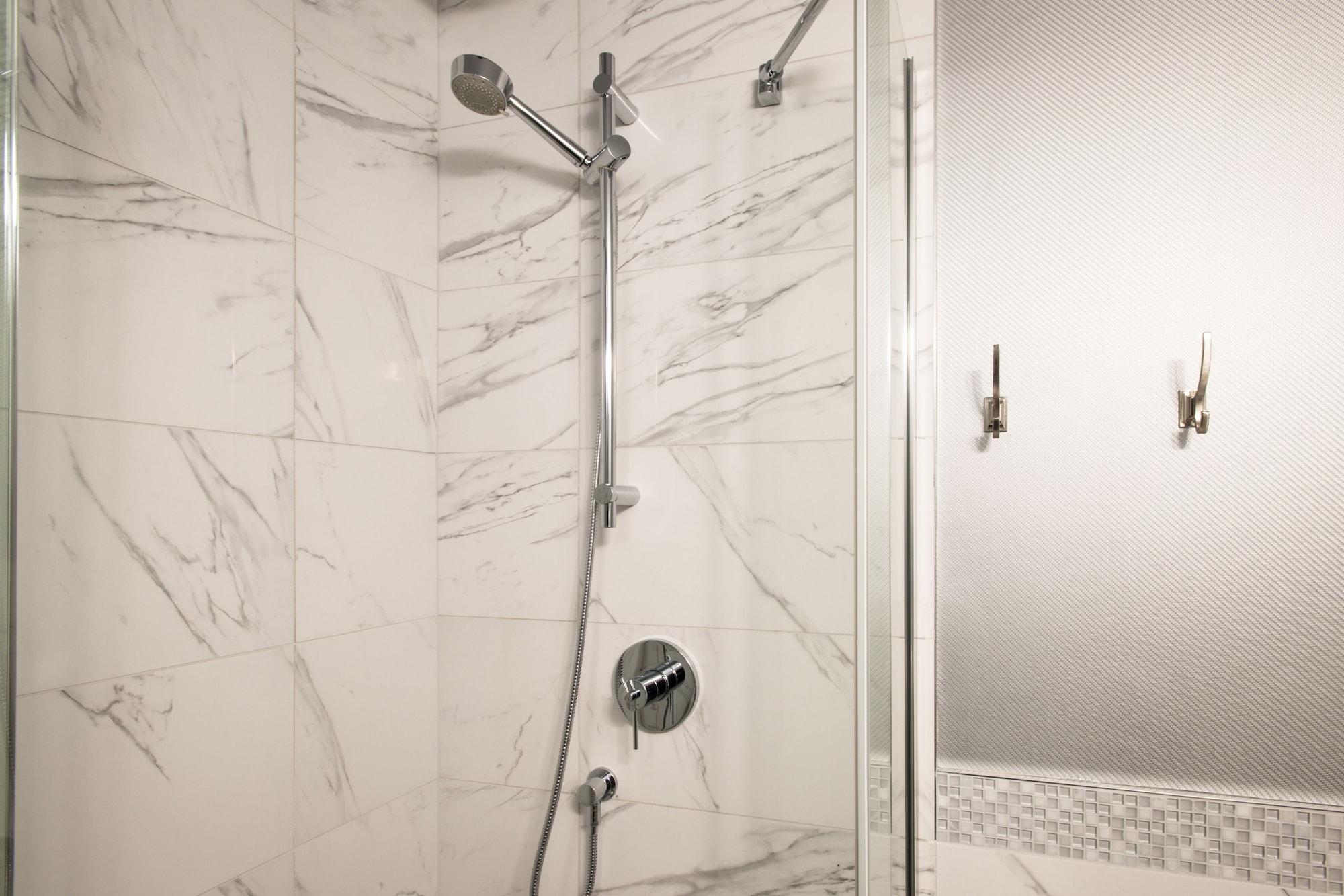 Le Chabrol Hotel & Suites Montreal Exterior photo