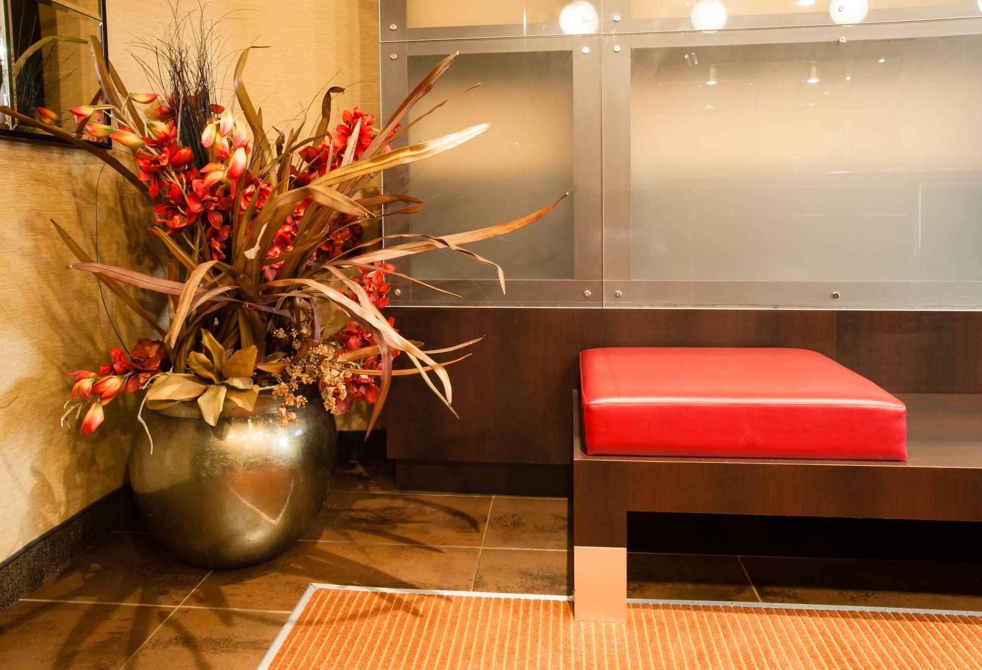 Le Chabrol Hotel & Suites Montreal Exterior photo