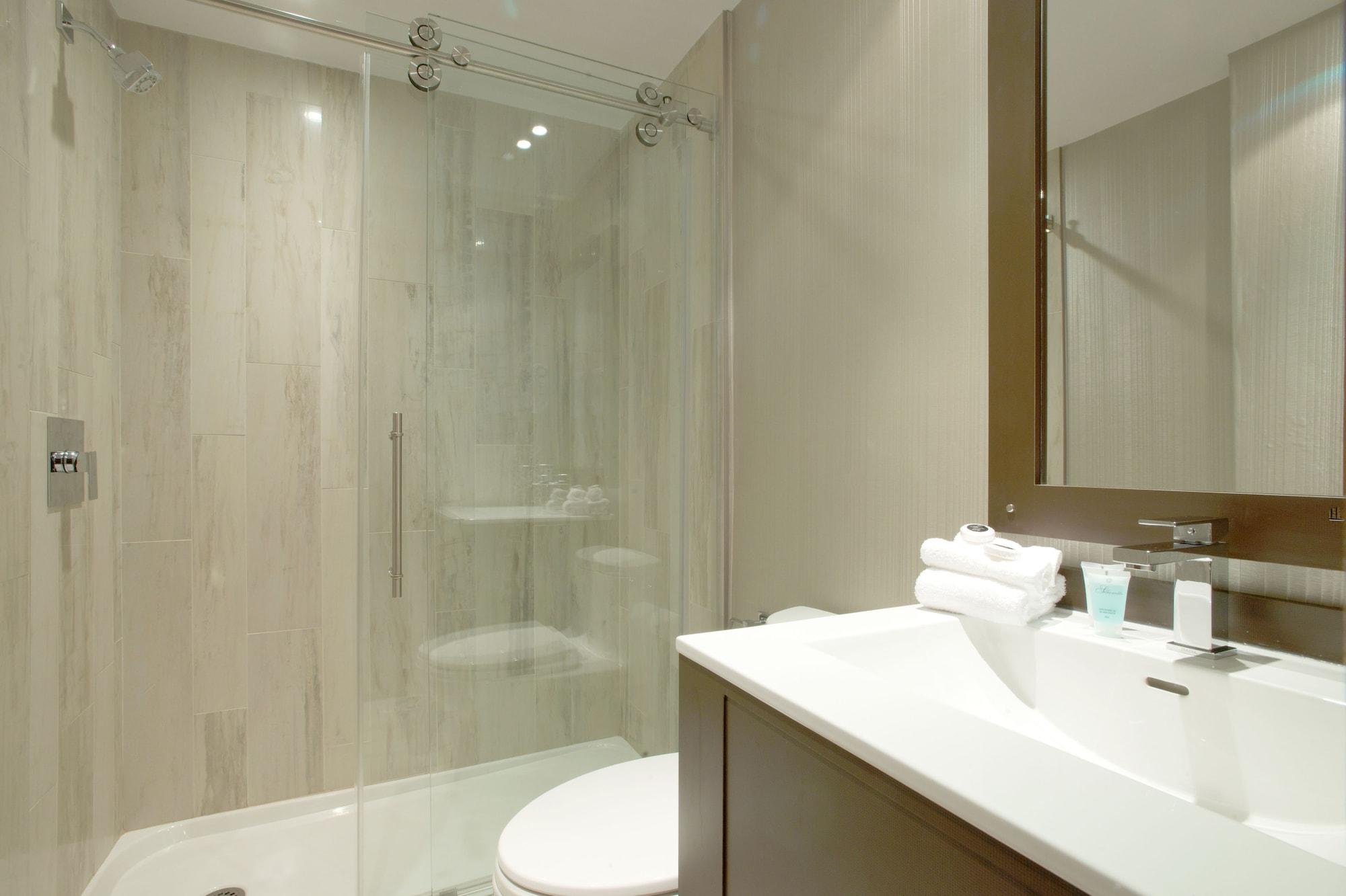 Le Chabrol Hotel & Suites Montreal Exterior photo