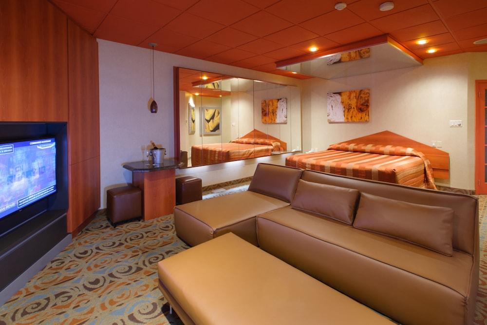 Le Chabrol Hotel & Suites Montreal Exterior photo