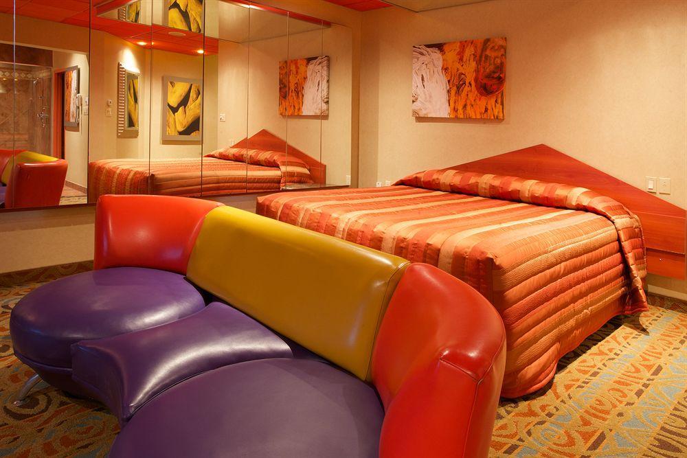 Le Chabrol Hotel & Suites Montreal Exterior photo